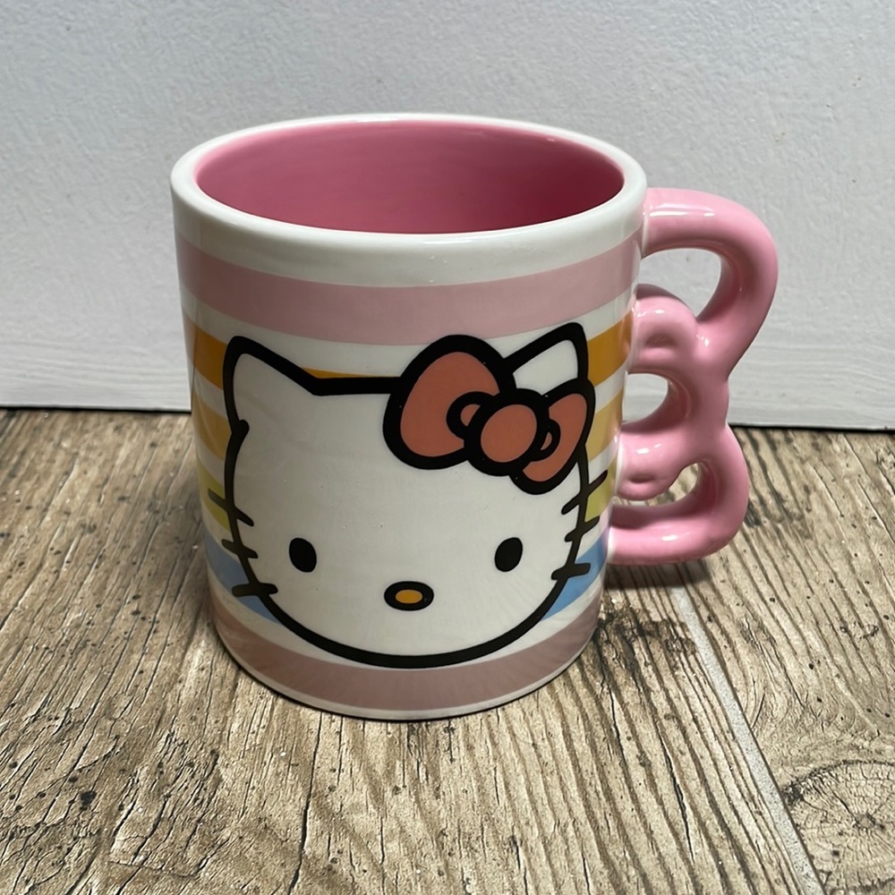 HELLO KITTY Sculpted Rainbow Bow Shaped Handle Ceramic Coffee Tea Mug 20 oz. NEW